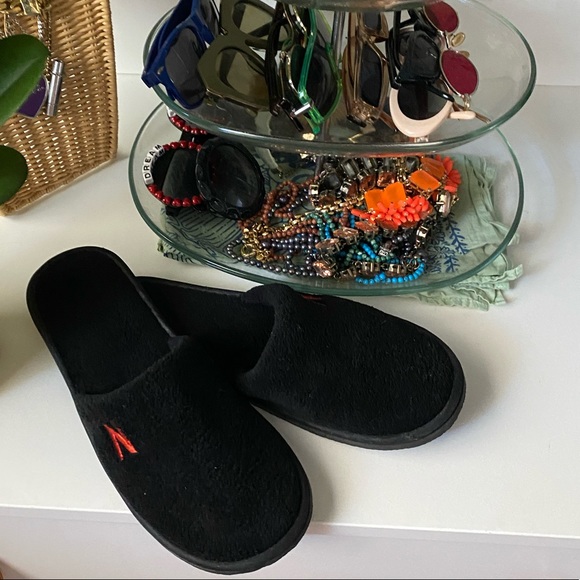 Netflix slippers - Picture 2 of 3